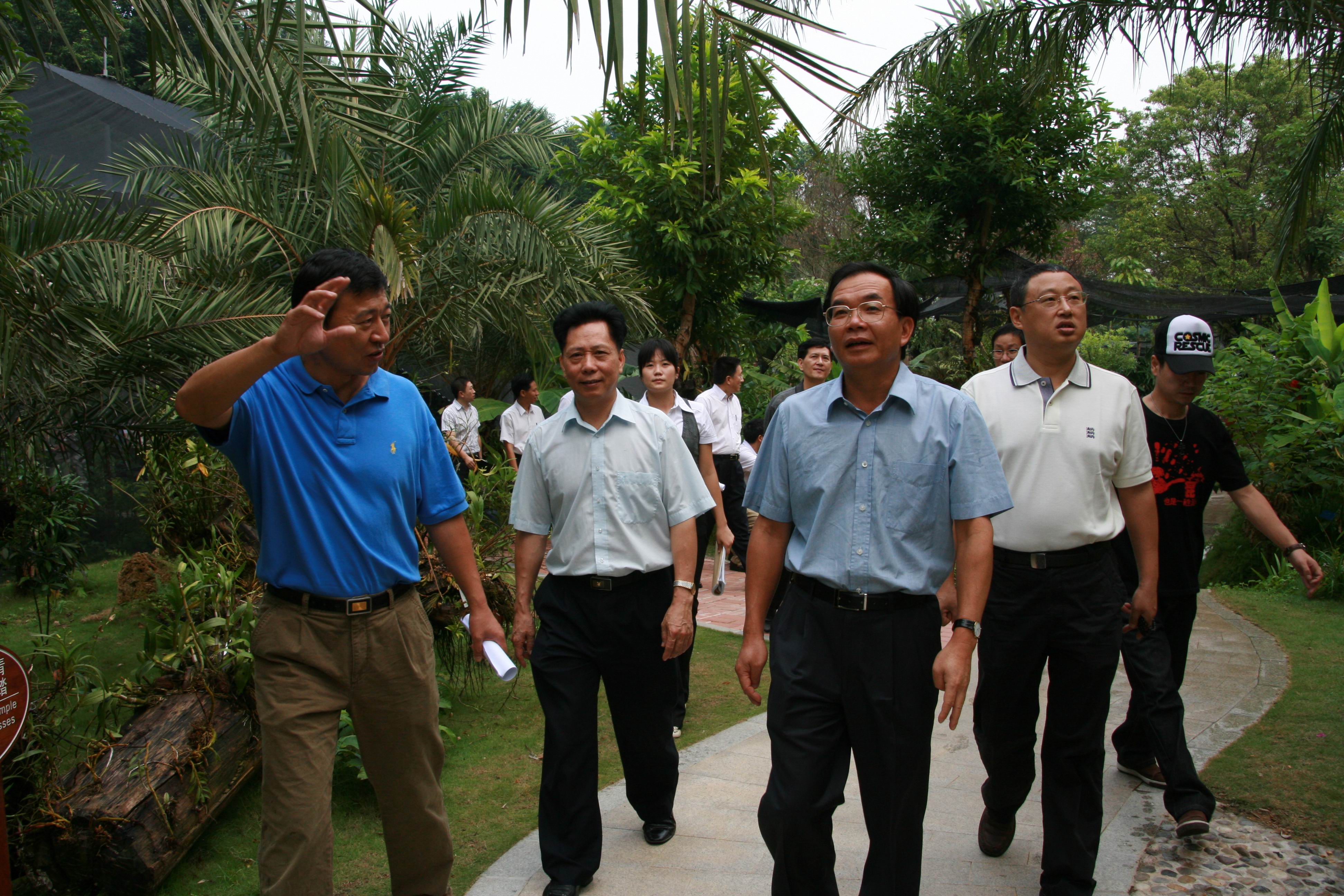 罗湖区委书记学强同志等到仙湖植物园调研生态创建工作